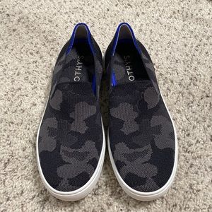 ALMOST NEW Size 7 Camo Rothy’s